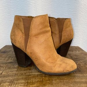 Fergalicious by Fergie suede booties